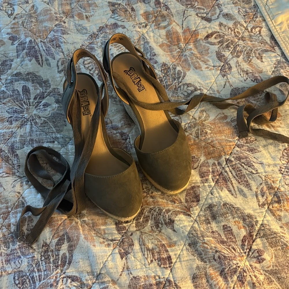 Brash Taupe wedge
